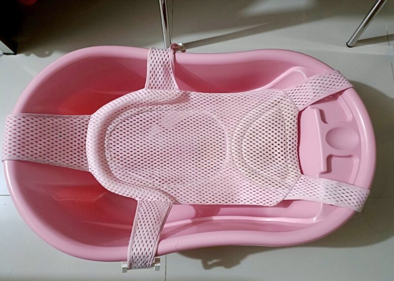 Secondhand baby tub